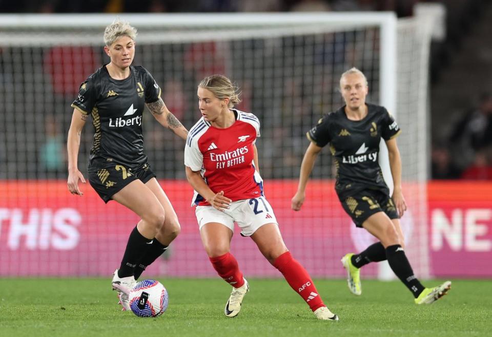 Arsenal midfielder Pelova sustains ACL injury