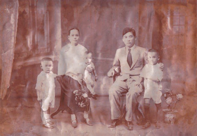 A Lowe Family portrait taken in China around 1929 featuring&nbsp;Samuel Lowe (Lowe Ding Chow), sons Chow Woo, Chow Kong and Chow Ying, and his wife, Ho Swee Yin. (Photo: Courtesy Of Finding For Samuel Lowe)