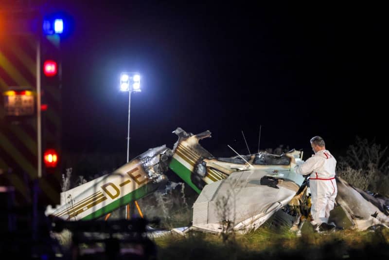 The wreckage of a small plane can be seen after the crash at the site near the airport in Bad Sassendorf in the Soest district. Two people were killed in the crash. Christoph Reichwein/dpa