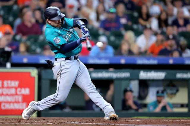 Mariners complete sweep of Astros to tighten wild-card race