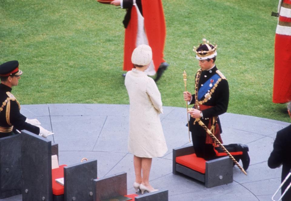 1st July 1969:  Queen Elizabeth II crowns her son Charles, Prince of Wales, during his investiture ceremony at Caernarvon Castle.  (Photo by Fox Photos/Getty Images)