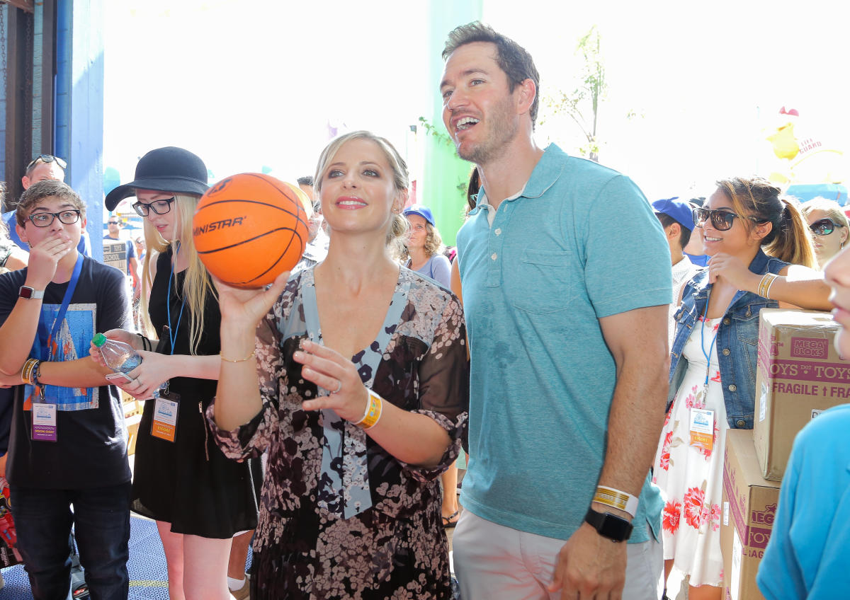 Sarah Michelle Gellar Parties On The Pier Helps Raise 1 Million For Charity 