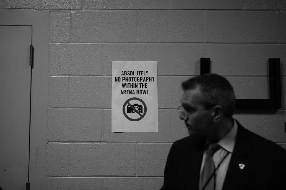 <p>US Secret Service agent stands near a sign prohibiting photography during the DNC Convention in Philadelphia, PA. on July 25, 2016. (This did not apply for the DNC). (Photo: Khue Bui for Yahoo News)</p>