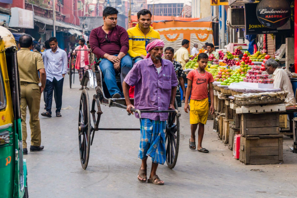 A man wears a lungi in Bengal, India. (Photo: Getty Images)