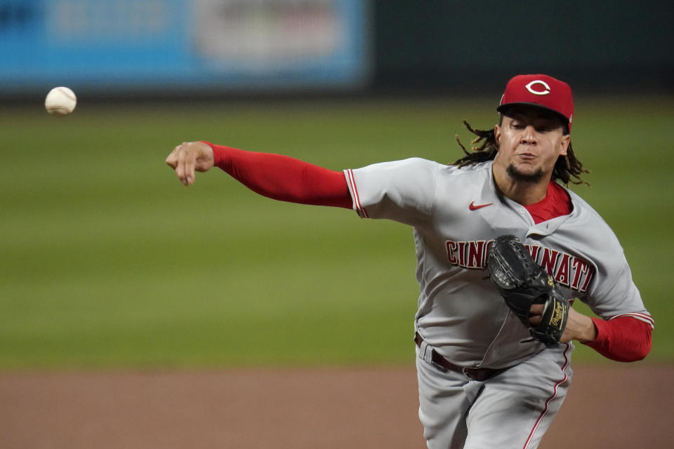 Cincinnati Reds starting pitcher Luis Castillo throws during the first inning of a baseball game against the St. Louis Cardinals Friday, Sept. 11, 2020, in St. Louis. (AP Photo/Jeff Roberson)