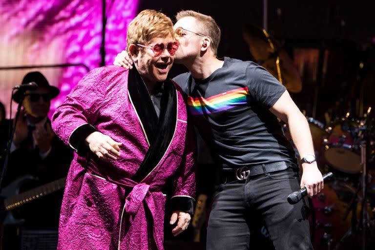 El cantante invitó al escenario a Taron Egerton, el actor que hizo de él en su bio epic Rocketman