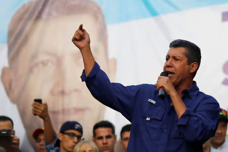 Venezuelan presidential candidate Henri Falcon of the Avanzada Progresista party, delivers a speech to supporters during a campaign rally in Caracas, Venezuela May 14, 2018. REUTERS/Carlos Jasso