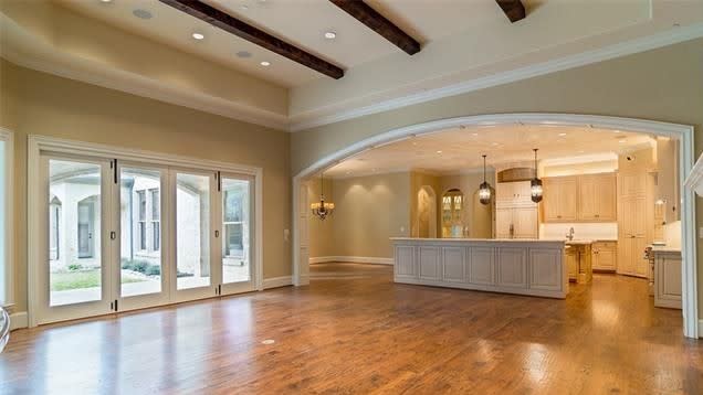 Room for entertaining in Spieth's living space.