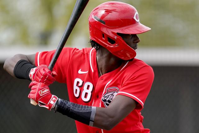 Reds promote Elly De La Cruz to Double-A Chattanooga