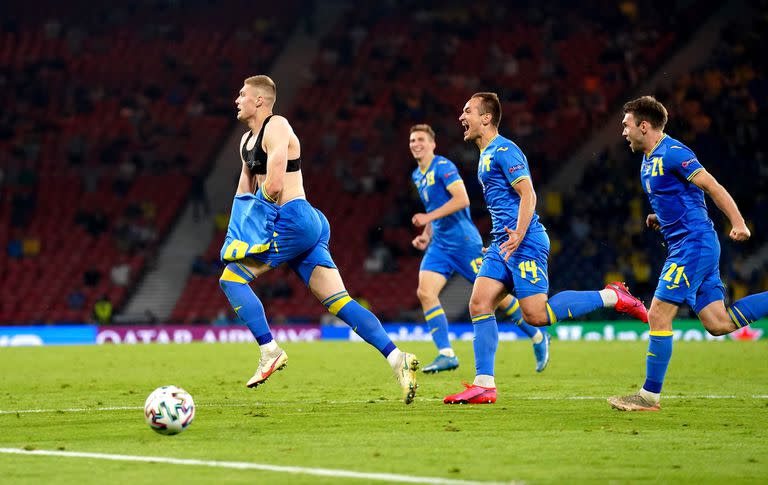 De 24 años, Artem Dovbyk se estrenó con un histórico gol en la Eurocopa: Ucrania se clasificó por primera vez a los cuartos de final y su estocada, a los 120 minutos y 36 segundos, es la segunda más tardía de la historia del certamen