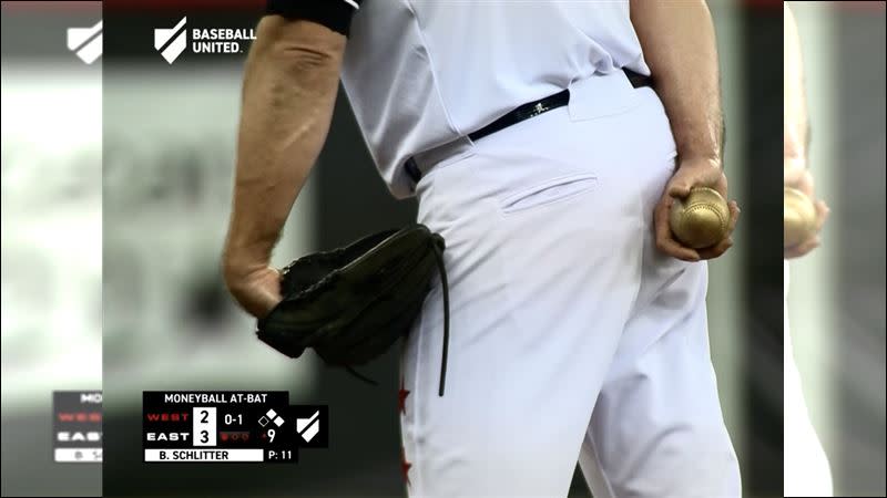 杜拜職棒「Moneyball」打席，打者開轟得分乘2。（圖／翻攝自Talkin’Baseball推特）