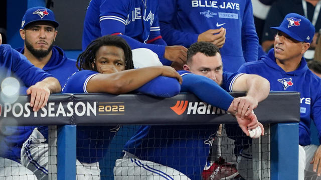 Blue Jays' George Springer carted off after scary collision