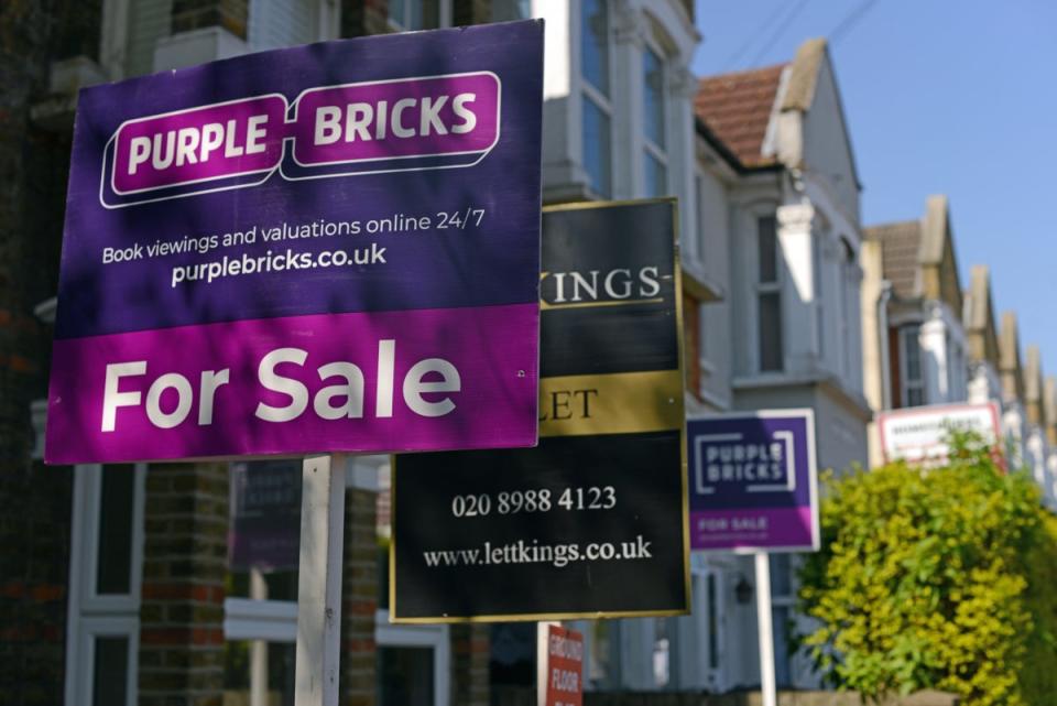 Asking house prices fell by £905 last month according to Rightmove  (Daniel Lynch)