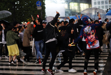 People celebrate the start of Japan's new Reiwa imperial era and Emperor Naruhito's accession to the throne in Tokyo, Japan, May 1, 2019. REUTERS/Kim Kyung-Hoon