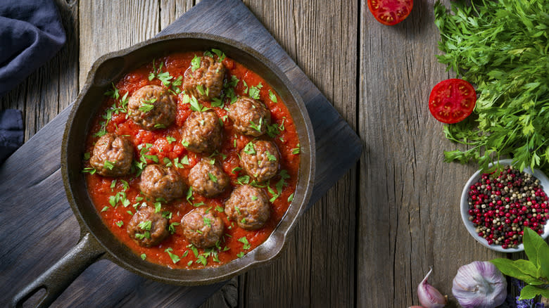 meatballs in tomato sauce