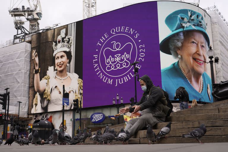 El acuerdo llega en momentos en que se celebra el Jubileo de Platino de la Reina Isabel, sinónimo de 70 años en el trono. (Foto AP/Alberto Pezzali)