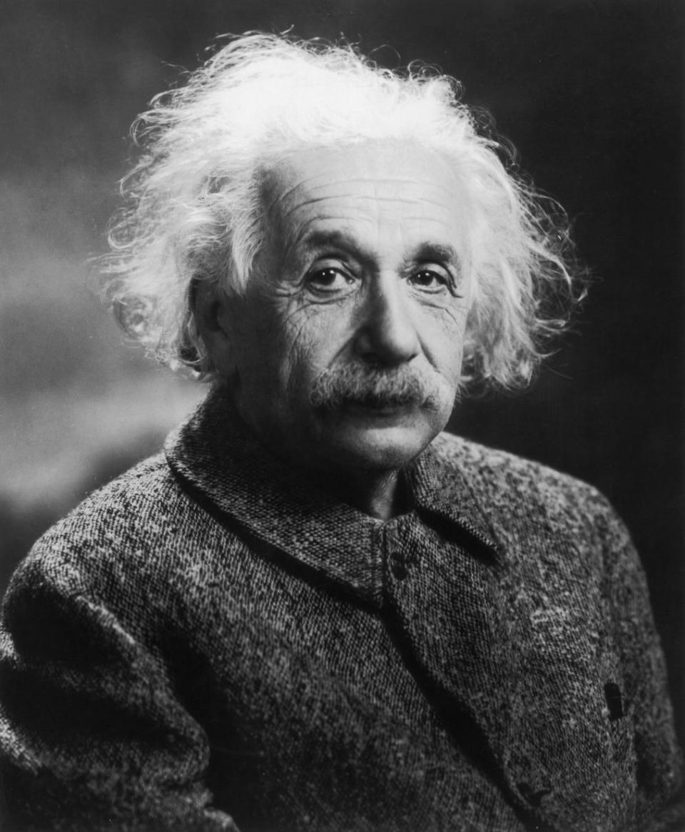 El físico de origen alemán Albert Einstein, fotografiado aquí en 1939, desarrolló las teorías de la relatividad especial y general. Crédito: MPI/Archive Photos/Getty Images