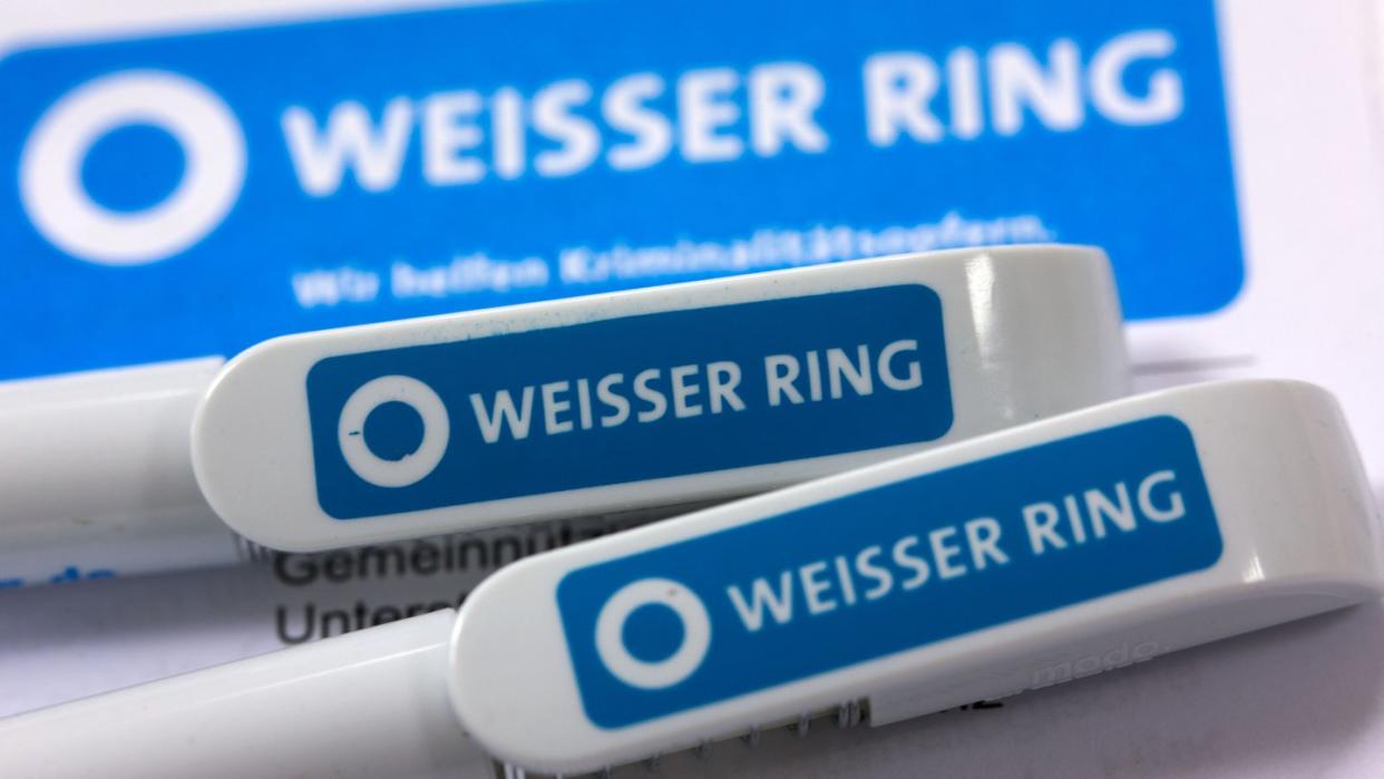 Der gemeinnützige Verein Weißer Ring setzt sich für Opfer von Straftaten ein. 3200 ehrenamtliche Mitarbeiter haben ein offenes Ohr und Rat für Geschädigte, helfen nach einer Straftat bei Behördengängen, organisieren psychologische Betreuung und juristischen Beistand. Foto: Jens Büttner