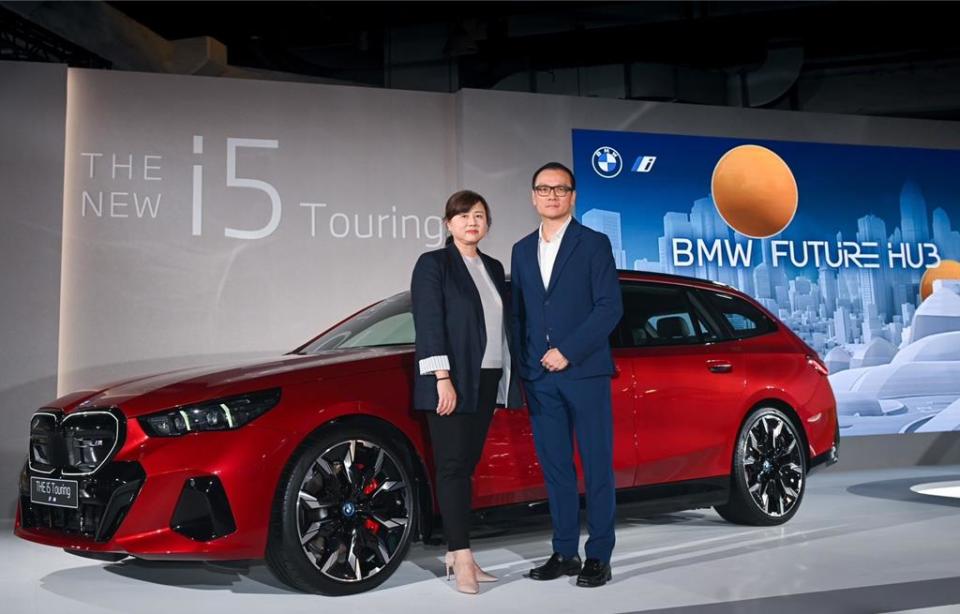 BMW總代理汎德公司總經理李昀潔(左)與BMW Group台港澳執行董事Raymond Tan。圖／業者提供