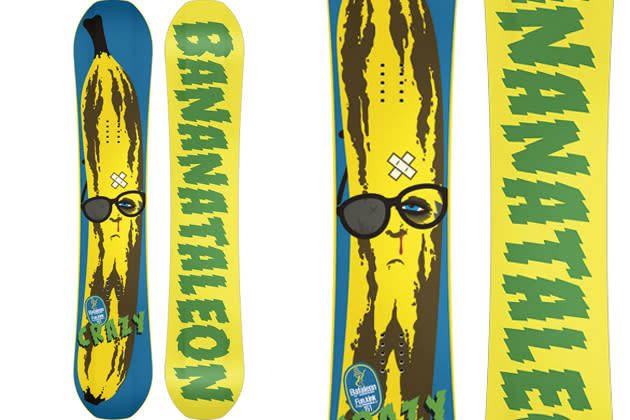 Vorsicht, Rutschgefahr! Wer sich diese Bananenschale unter die Füße schnallt, ist vorgewarnt. Doch das fruchtige Design dieses Boards zaubert uns bei einer unfreiwilligen Slapstick-Einlage schnell wieder ein Lächeln ins Gesicht. (Bataleon Fun.Kink Snowboard über saktedeluxe.de, ca. 370 Euro)