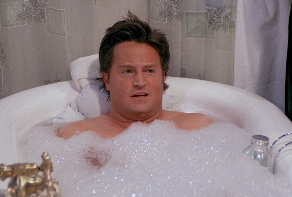 “The One Where Chandler Takes a Bath” (Season 8, Episode 13)