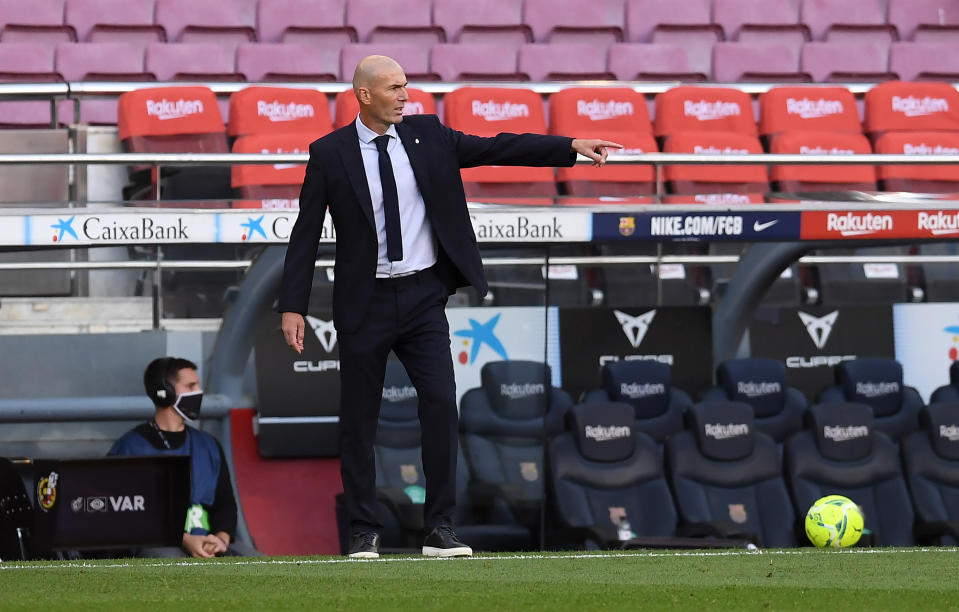 Zinedine Zidane en el Camp Nou (Foto: Alex Caparros/Getty Images)