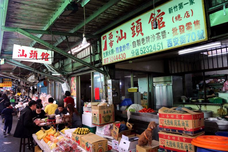 1949年開立的「西市汕頭館」總店，儘管店面不顯眼，客人卻絡繹不絕。