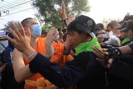 Dhammakaya temple Buddhist monks scuffle with police after they defied police orders to leave the temple grounds to enable police to seek out their former abbot in Pathum Thani, Thailand February 20, 2017. REUTERS/Stringer