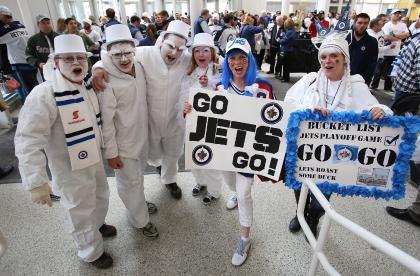 Winnipeg fans welcomed back NHL playoff hockey &ndash; and the 'Whiteout' &ndash; with great enthusiasm. (Getty)