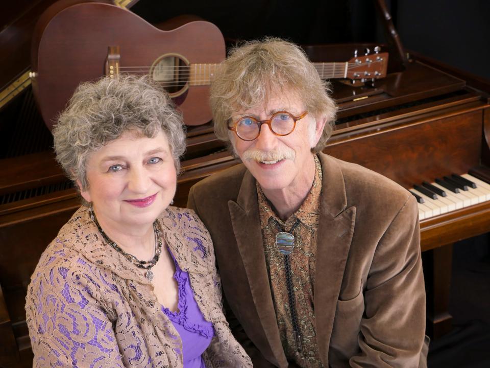 Jane Voss and Hoyle Osborne perform an outdoor concert on Friday, July 14 at the Aztec Museum and Pioneer Village.