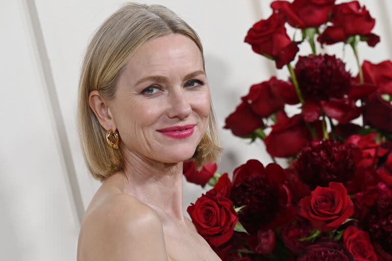 Naomi Watts se luce en la ficción como la exeditora de Vogue y esposa del magnate de la CBS, Babe Paley; la australiana es también productora ejecutiva de la miniserie