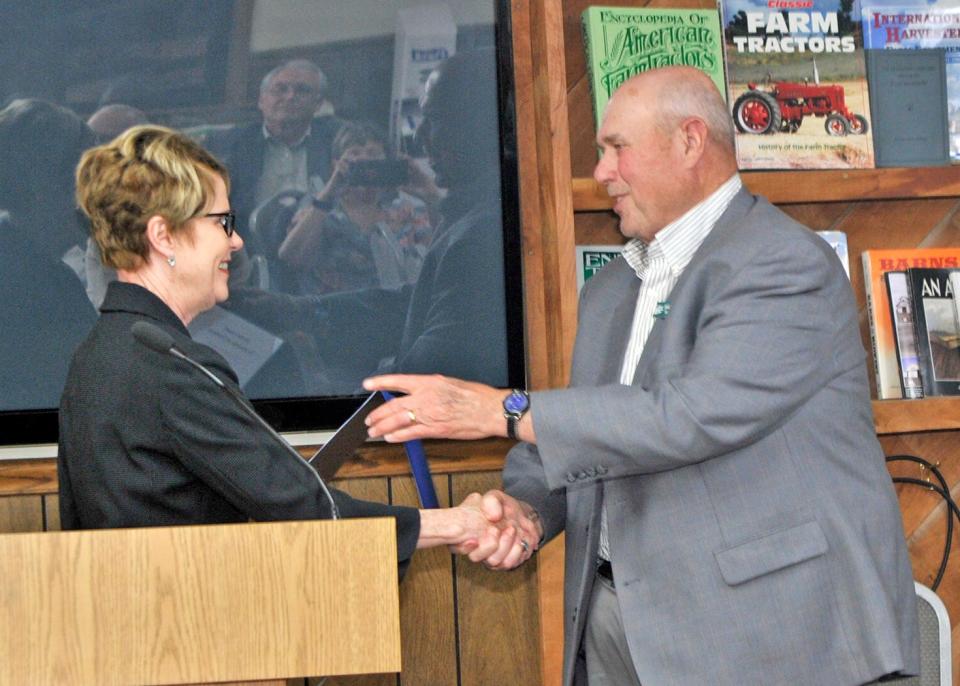Ohio Department of Agriculture Director Dorothy Pelanda presents Ron Grosjean with the 2021 Ohio Fair Managers Association Outstanding Volunteer award.