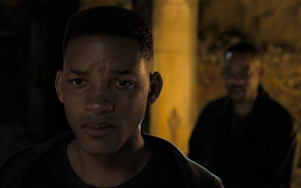 <p>Profikiller (Will Smith, rechts) trifft auf seinen Klon (ein digital erzeugter Will Smith): Auch wenn die Effekte beeindruckend waren, wirklich überzeugen konnte Ang Lees Action-Thriller "Gemini Man" weder Kritik noch Publikum. Sein Budget von etwa 140 Millionen Dollar spielte der Film zwar an der Kinokasse wieder ein, unter dem Strich stand dennoch ein Verlust von mindestens 127 Millionen Dollar. (Bild: Paramount /Universal )</p>