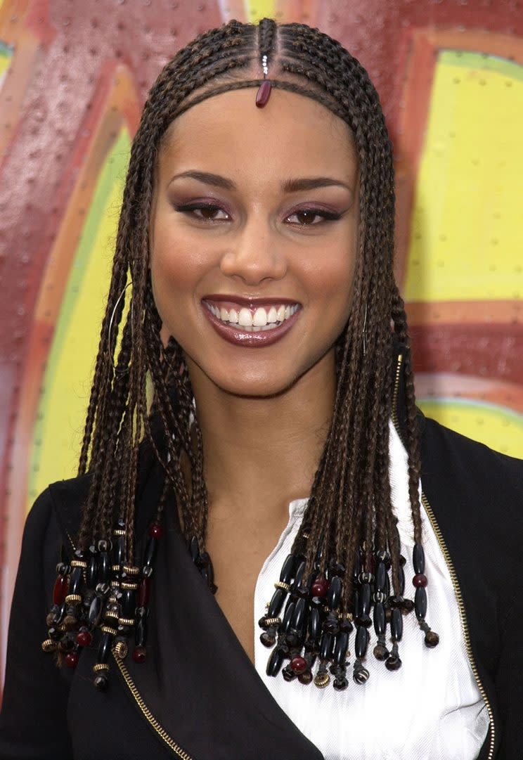 Alicia Keys wore a similar glossy liner in 2001. (Photo: Getty)