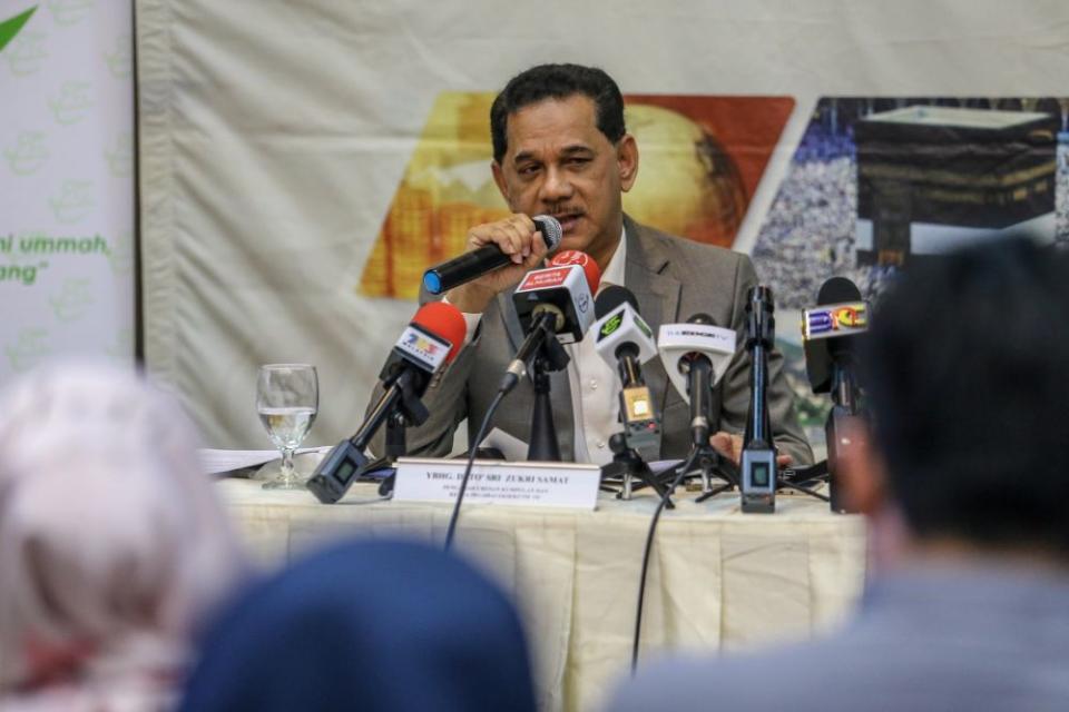 Datuk Seri Zukri Samat speaks during a press conference at the Tabung Haji headquarters in Kuala Lumpur January 15, 2019. ― Picture by Hari Anggara