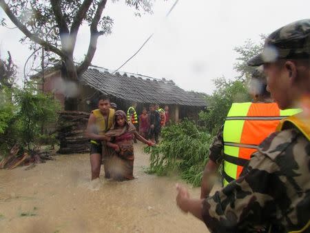 Army personnel assist flood victims in Kapilvastu, Nepal July 26, 2016. Picture taken July 26, 2016. Nepalese Army/Handout via REUTERS