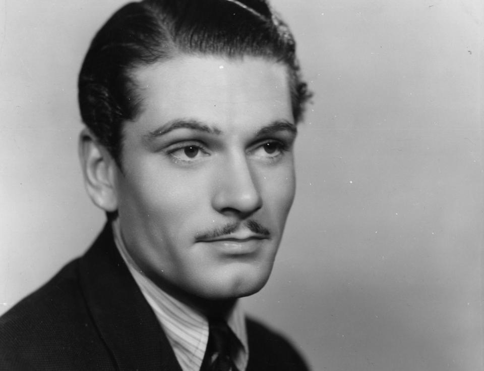 Nicht minder einflussreich war das Spiel von Laurence Olivier, der zunächst die Bühnen Großbritanniens und ab 1930 auch Hollywood eroberte. Vorzugsweise wurde der Brite in Klassiker-Verfilmungen besetzt, stand aber 1940 auch für Alfred Hitchcocks Thriller "Rebecca" vor der Kamera. (Bild: Sasha/Getty Images)