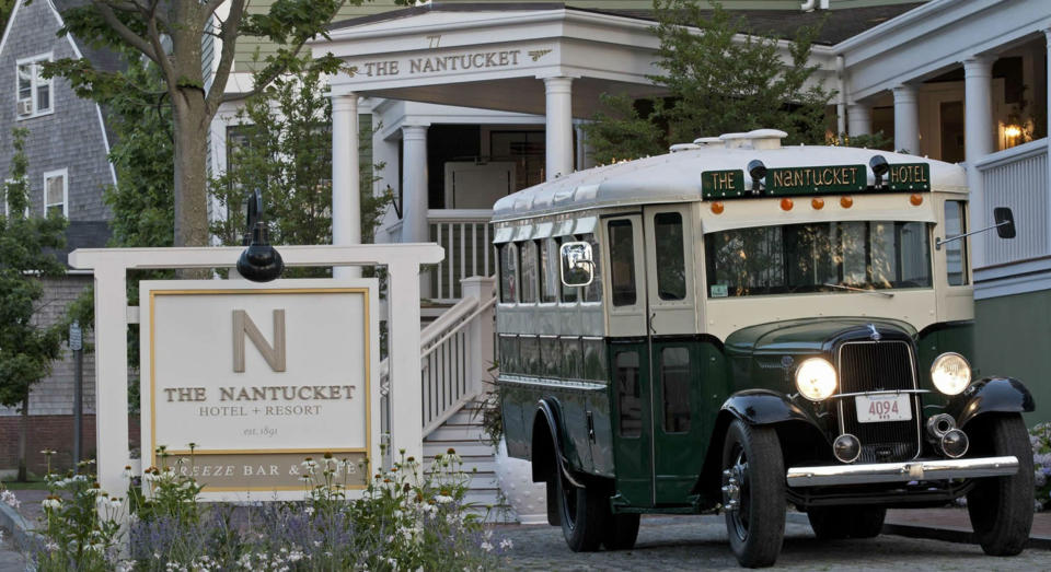 <p>Aunque abrió sus puertas en 1891, este lujoso alojamiento ha sido completamente renovado. Una reforma que le ha servido para entrar en e<em>l top</em> 10 mundial. (Foto: The Nantucket Hotel) </p>