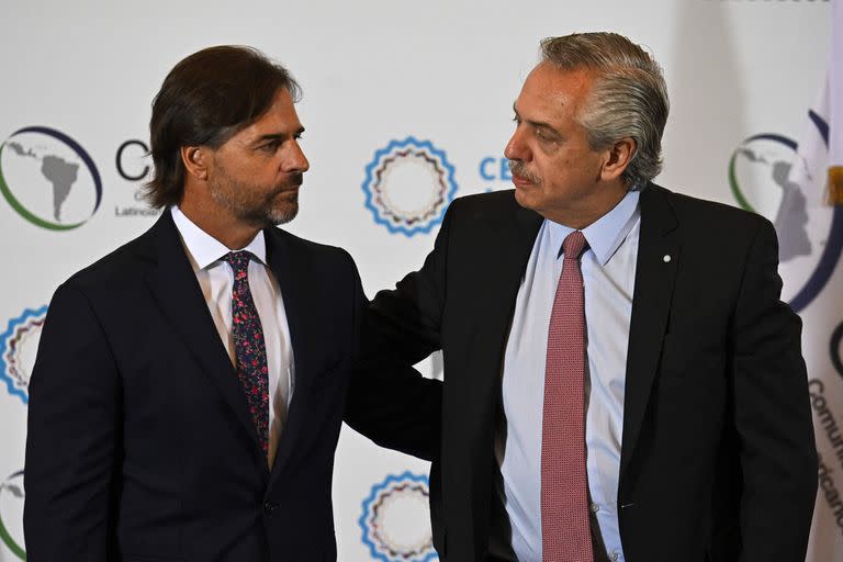 Alberto Fernández, junto al presidente de Uruguay, Luis Lacalle Pou en la Celac