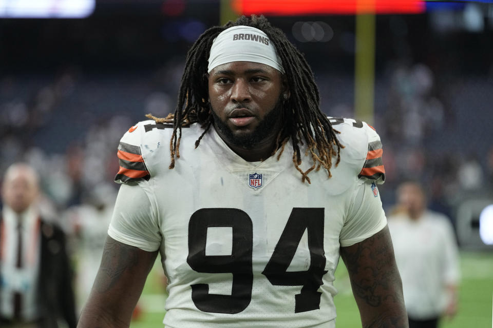 FILE - Cleveland Browns defensive end Alex Wright walks off of the field after an NFL football game against the Houston Texans in Houston on Dec. 4, 2022, in Houston. Second-year ends Wright and Isaiah Thomas could miss significant time for the Browns with knee injuries. Coach Kevin Stefanski revealed both injuries while providing few other details or a timetable for recovery before practice on Monday, Aug. 7, 2023. (AP Photo/Eric Gay, File)