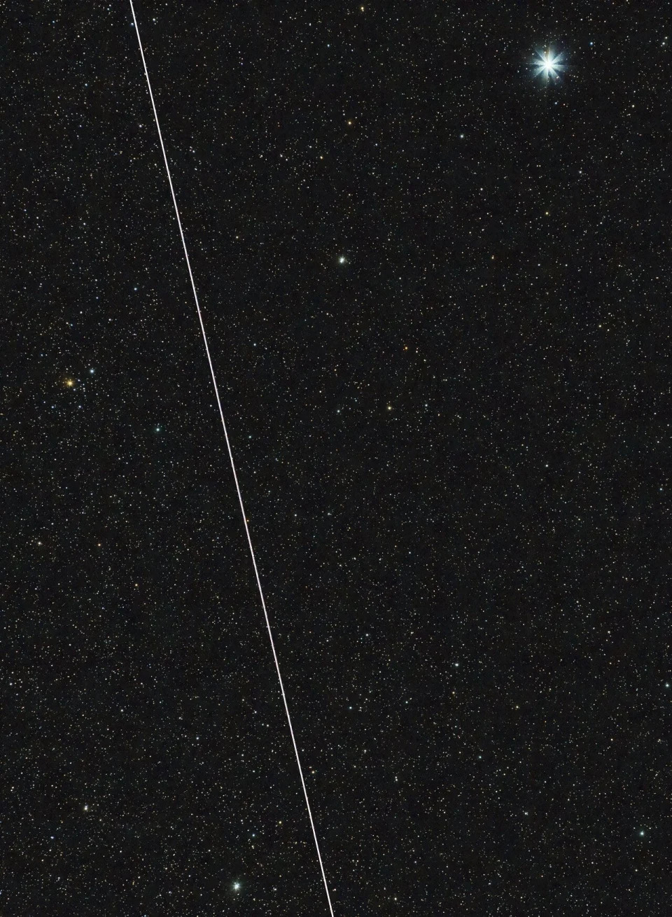 Trail of BlueWalker 3 crossing the night sky, taken from a backyard in Tucson, Arizona, on 20 November 2022.