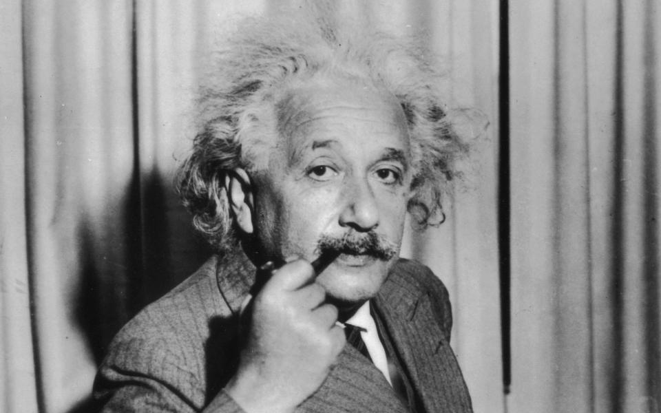 Albert Einstein (1879 bis 1955) war weit über die Welt der Physik hinaus bekannt - was nicht nur an seiner Formulierung der Relativitätstheorie lag, sondern auch am exzentrischen Äußeren des gebürtigen Deutschen. (Bild: Keystone/Getty Images)