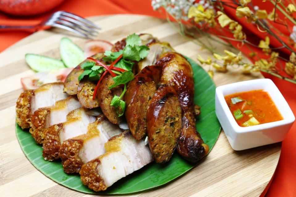 阿千師傅利用從小習得的泰式料理技法，變出一道道精心製作的原創泰國菜。