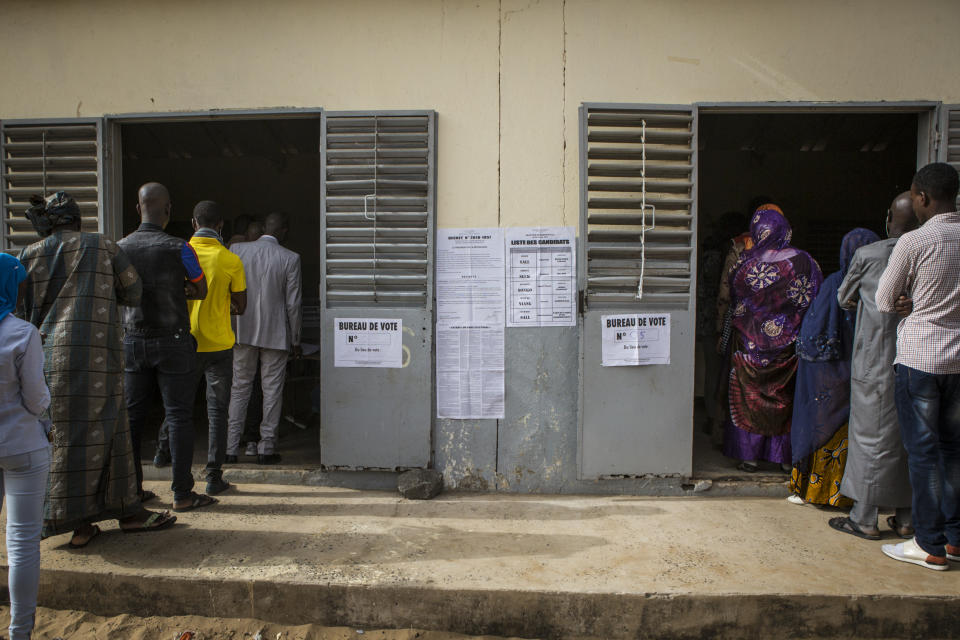 Senegalese voters line up to cast their ballot at a polling station in Dakar, Senegal, Sunday Feb. 24, 2019. Voters are choosing whether to give President Macky Sall a second term in office as he faces four challengers.(AP Photo/Jane Hahn)