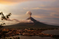 <p>The Mayon volcano continues to erupt as the sun sets behind Legazpi city, Thursday, Jan. 25, 2018 in Albay province, roughly 340 kilometers, (200 miles) southeast of Manila, Philippines. (Photo: Bullit Marquez/AP) </p>