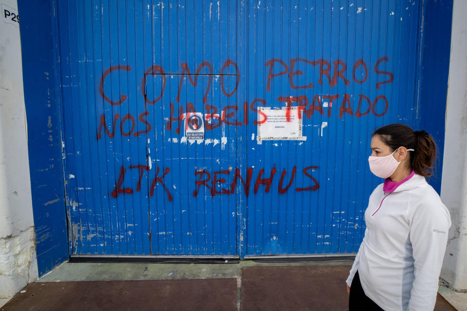 Pintadas en las instalaciones abandonadas de LTK. Foto Fernando Ruso