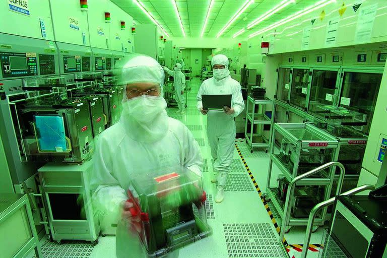 Interior de una de las fábricas de TSMC, empresa taiwanesa productora de microchips