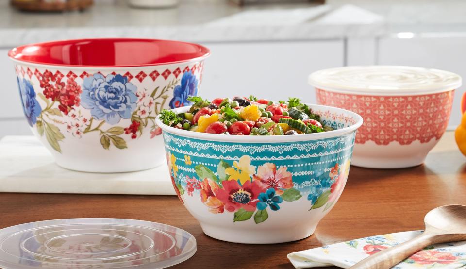 The Pioneer Woman Classic Charm Melamine Bowl Set with Lids (six-pack). (Photo: Walmart)
