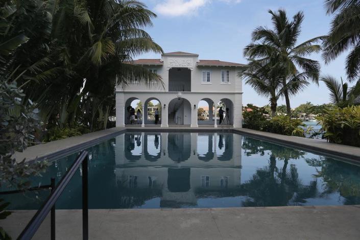 <p><i>Capone added the pool house cabana structure. The pool was built at 30-by-60-feet to best the Biltmore Hotel’s record for largest pool in the area, according to the Miami Herald. (<i>Photo: Joe Raedle/Getty Images)</i><br></i></p>