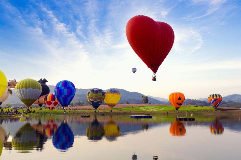 <p>An annual Balloon festival in Albuquerque, New Mexico makes the scenic landscape even more colorful. </p>